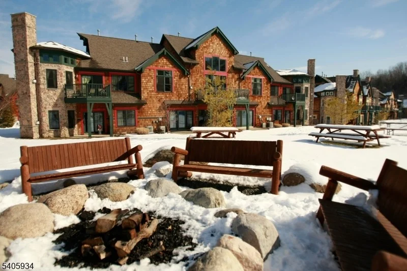 Photo of 8 Maple Cres Unit 12