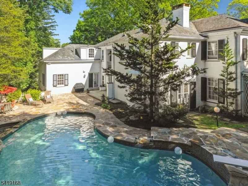 Photo of 343 Forest Rd