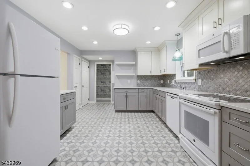 Photo of 223 Beacon Hill Rd