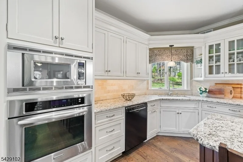 Photo of 16 Yorkshire Dr