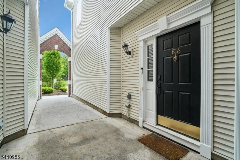 Photo of 816 Firethorn Dr