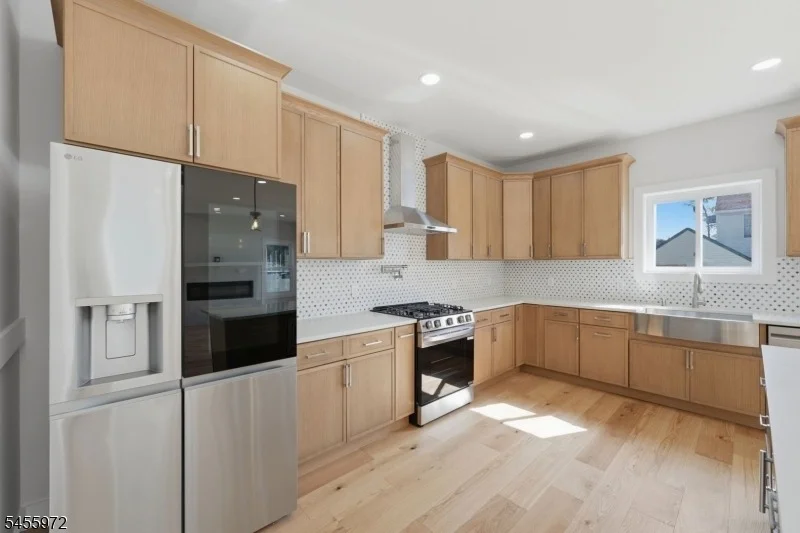 Photo of 588 Maple Ave