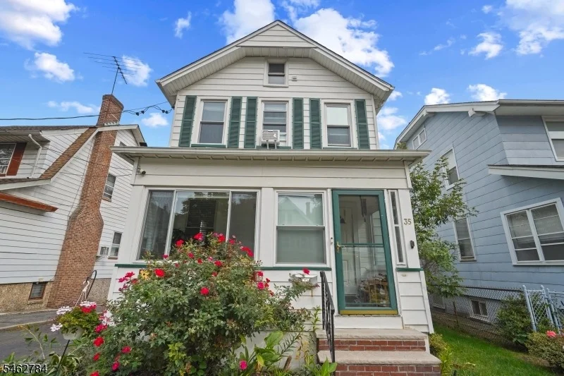 Photo of 35 Clinton St