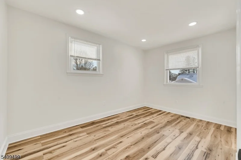 Photo of 33 Sycamore Dr