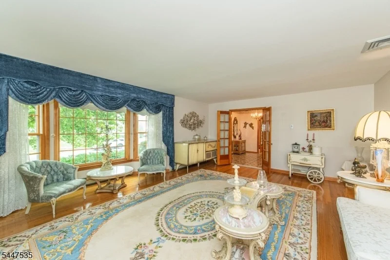 Photo of 21 Bates Dr