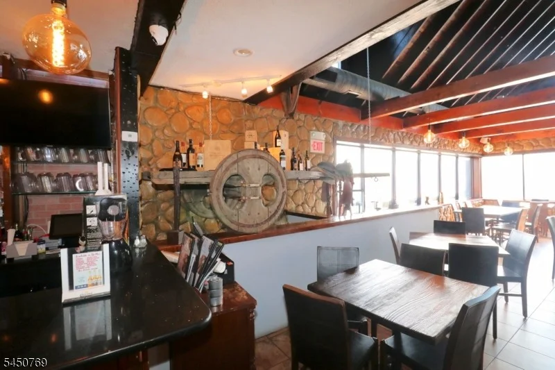 Photo of 566 Spring St