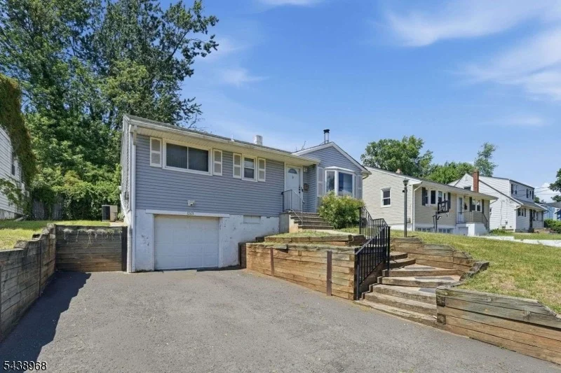 Photo of 1265 North Ave