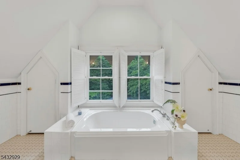 Photo of 42 Llewellyn Rd
