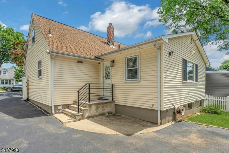 Photo of 451 Chestnut St
