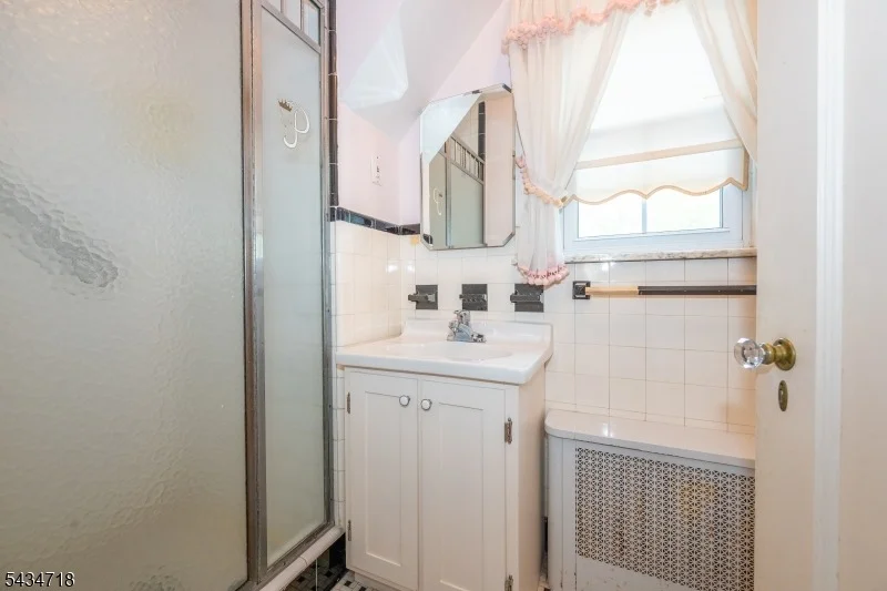 Photo of 27 Glen Rd
