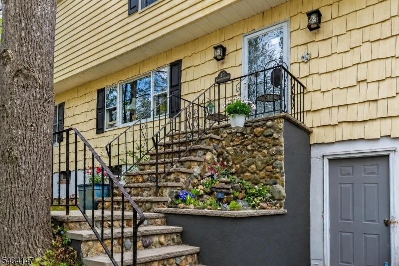 Photo of 33 Brooksyde Ave