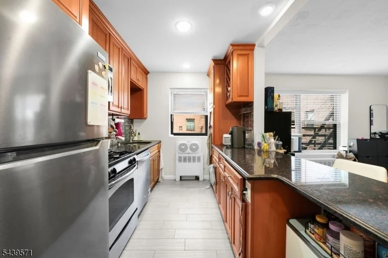 Photo of Unit 4E at 130 Orient Way