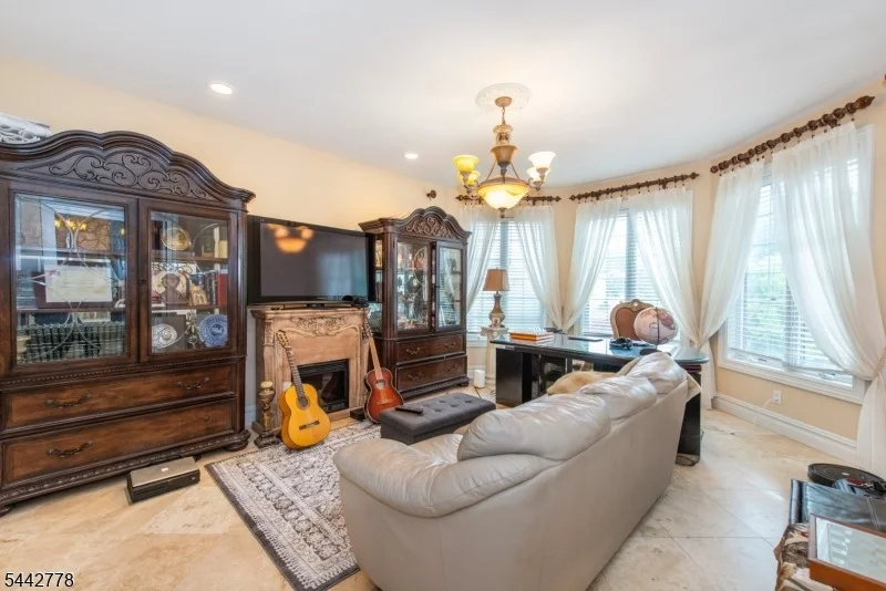 Photo of 16 Cheri Ln