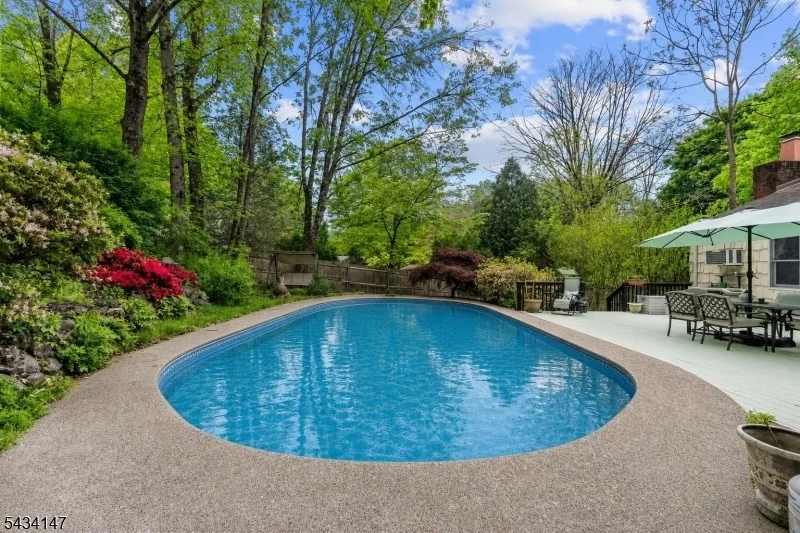 Photo of 33 Brooksyde Ave