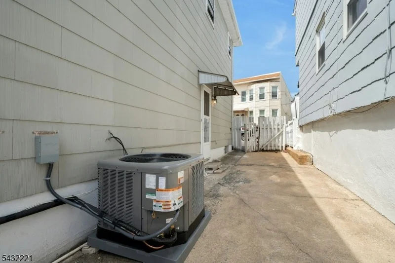 Photo of 183 Devon St