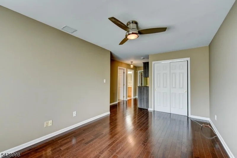Photo of 118 Barclay Dr