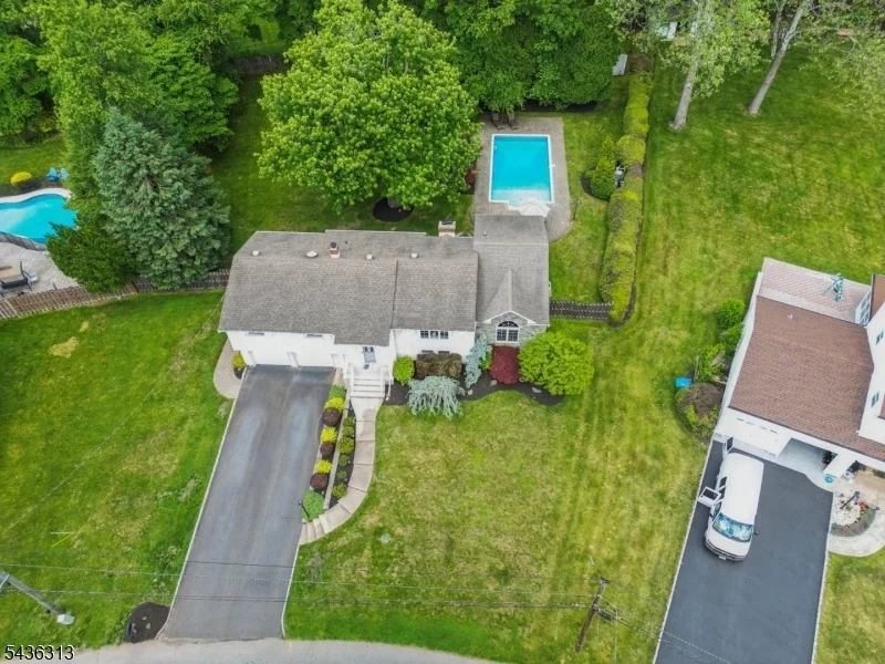 Photo of 18 Mary Ellen Dr