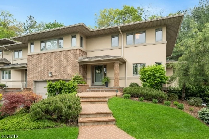 Photo of 22 Fox Run Rd