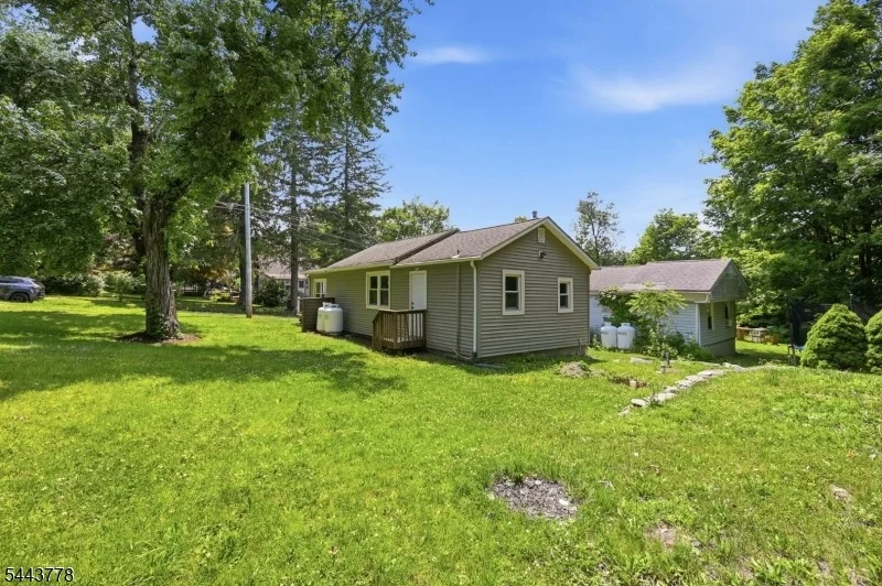 Photo of 82 Fairview Dr
