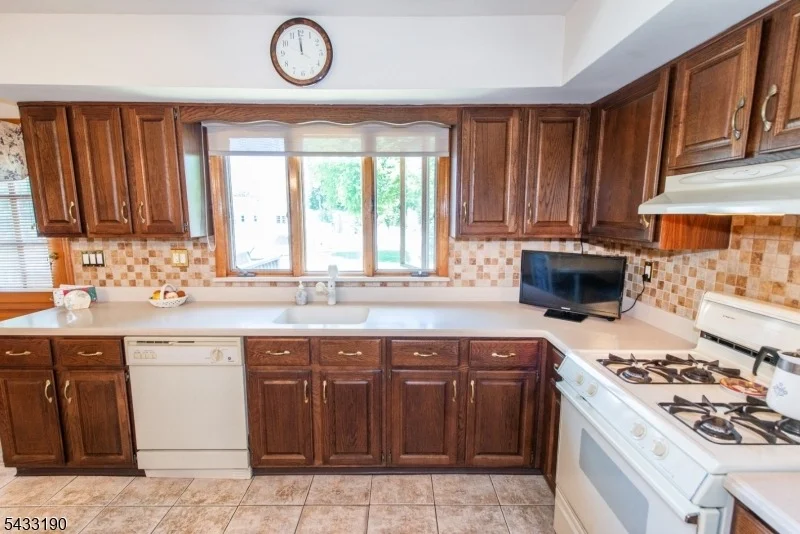 Photo of 8 Carlos Dr