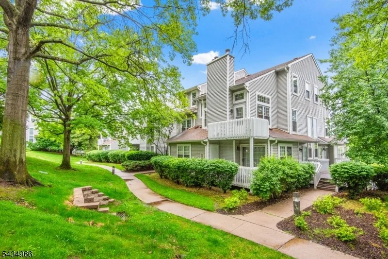 Photo of 45 Fox Run Dr
