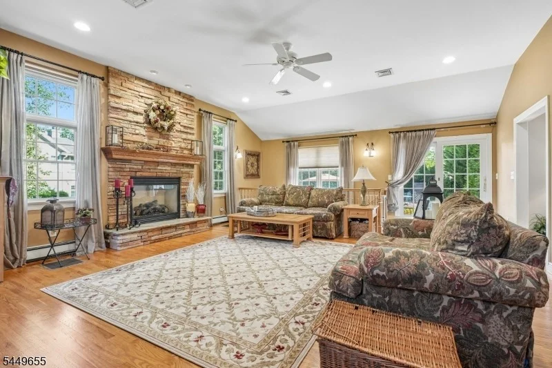 Photo of 9 Pitcairn Dr