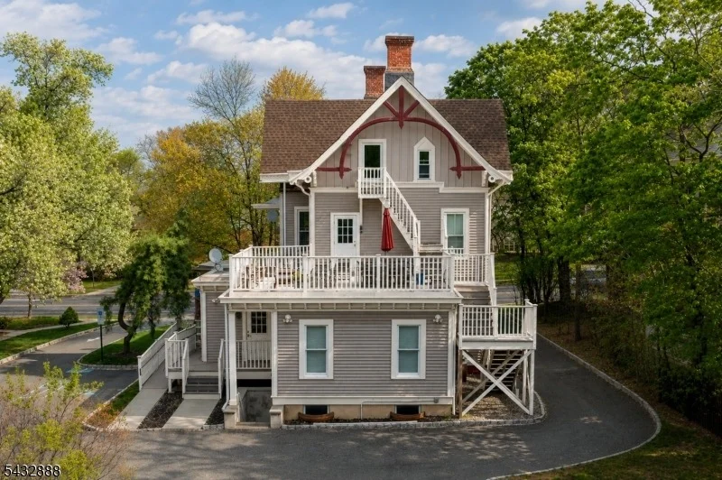 Photo of 331 Main St