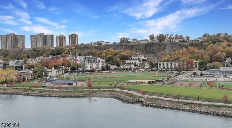 Photo of 1106 River Rd