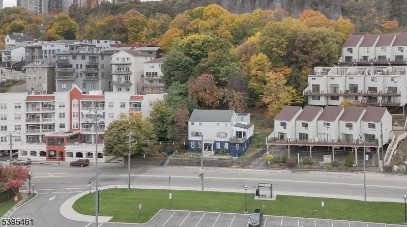 Photo of 1106 River Rd
