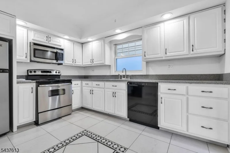 Photo of 23 Colonial Dr