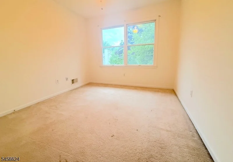 Photo of 33 Mcguire Dr