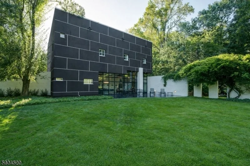 Photo of 451 Mountain Ave