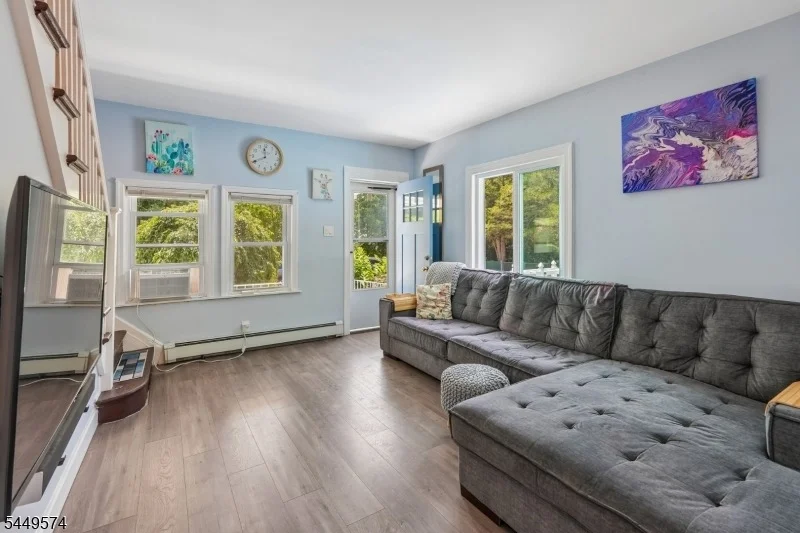 Photo of 2 Howard St
