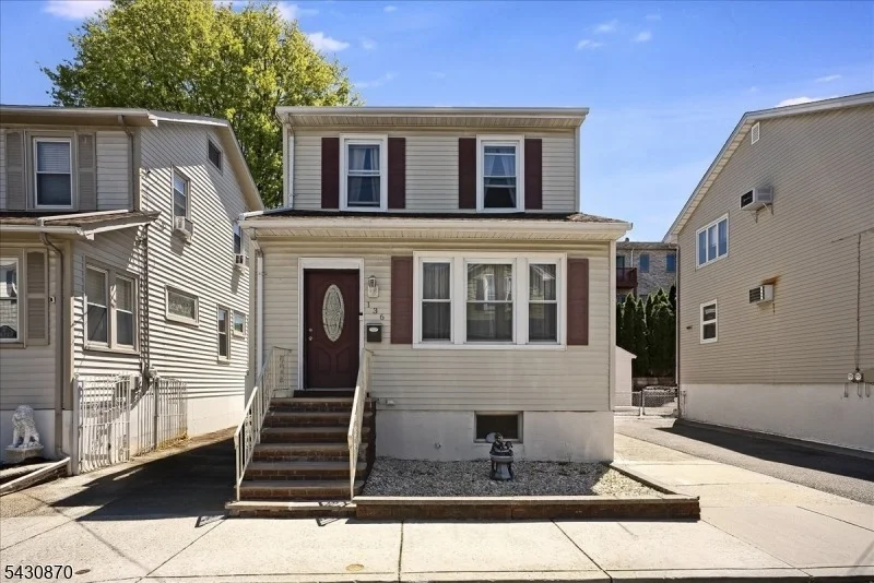 Photo of 136 Cedar St