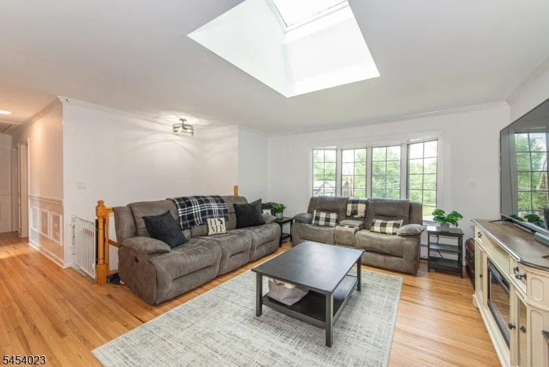 Photo of 42 Scenic Dr