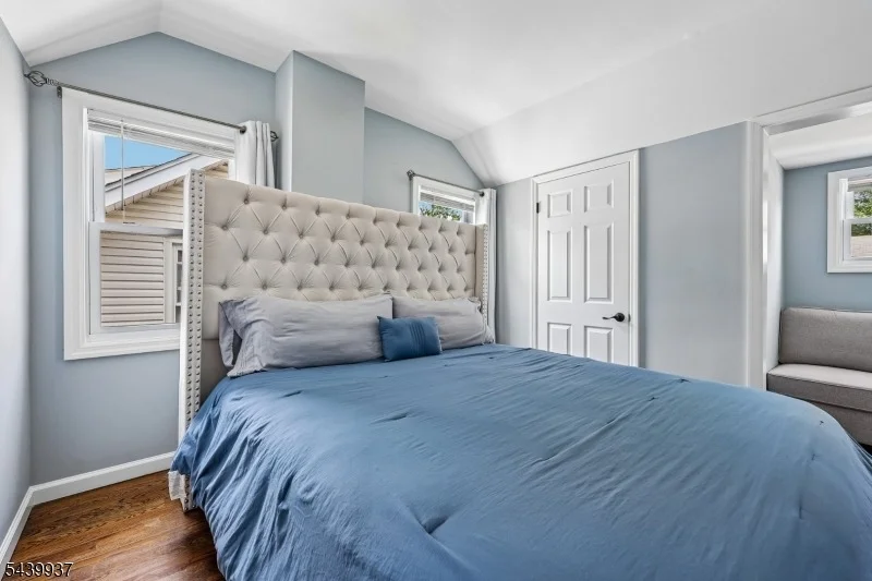 Photo of 377 Parker Ave