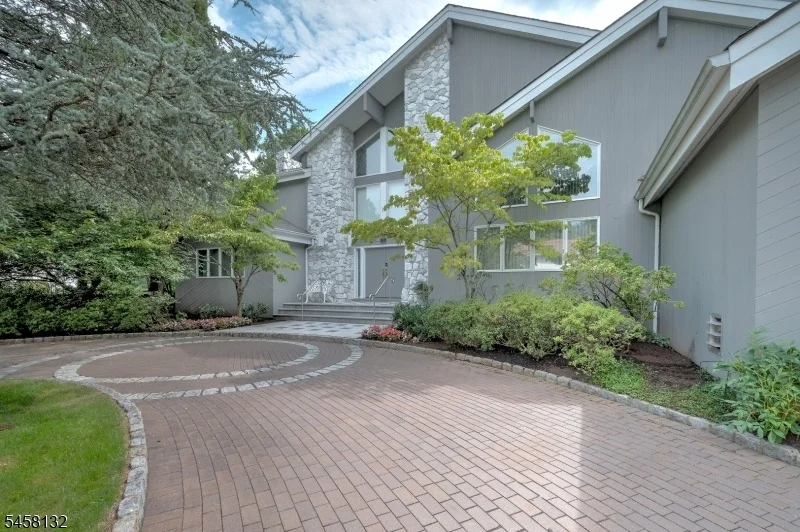 Photo of 52 Edgemont Rd