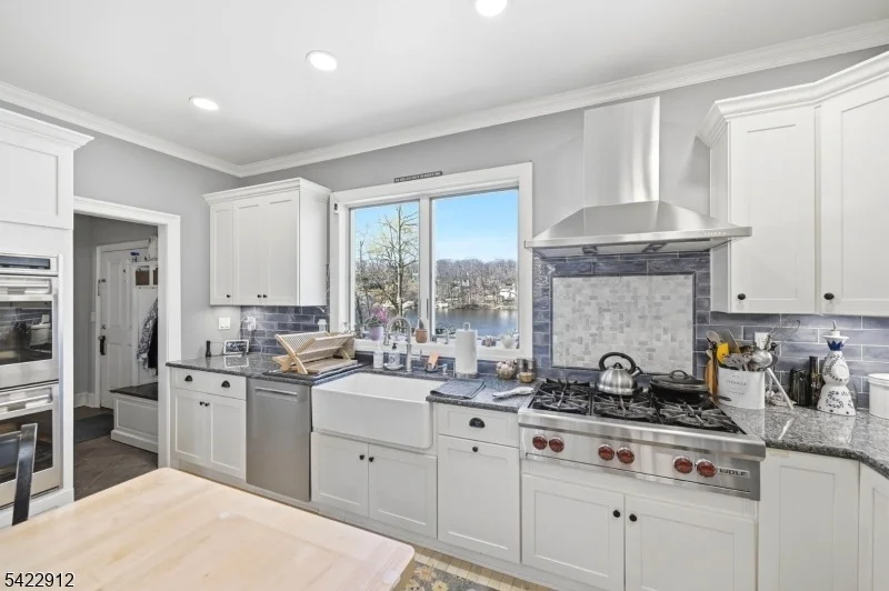 Photo of 173 Point Breeze Dr