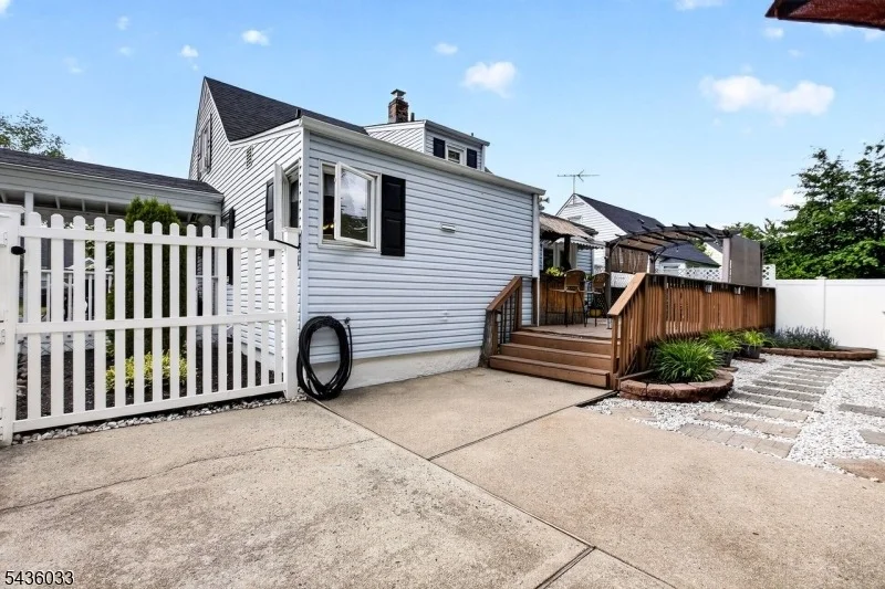 Photo of 73 JAMES AVENUE