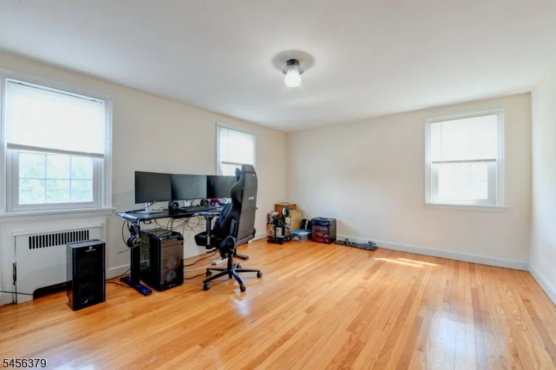 Photo of 2758 Larchmont Rd