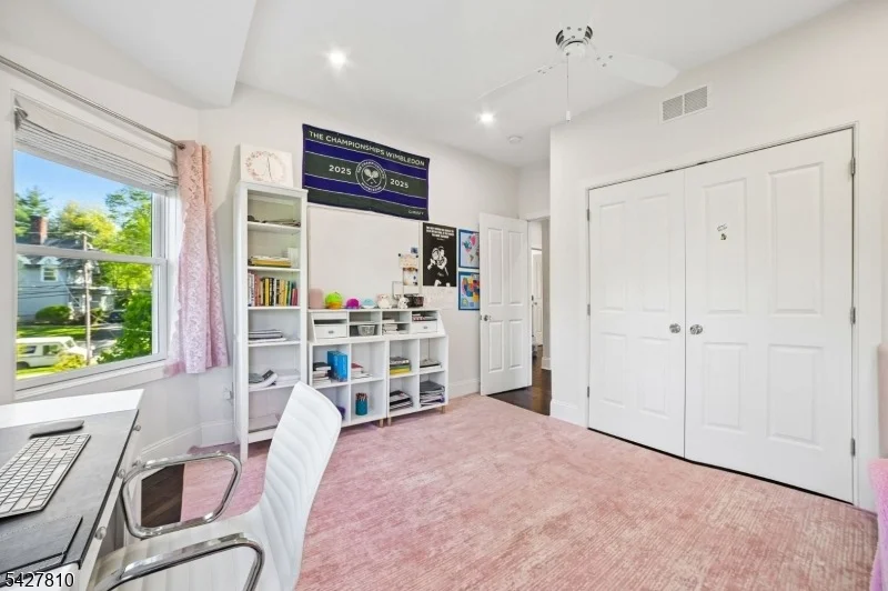 Photo of 77 Kent Place Blvd