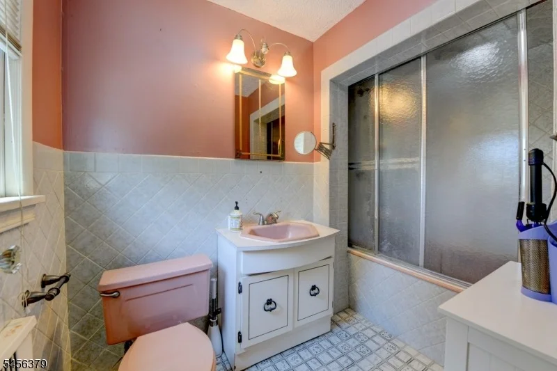 Photo of 2758 Larchmont Rd