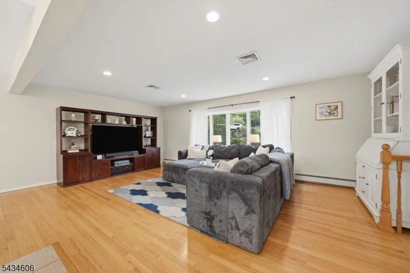 Photo of 7 Kossuth Pl
