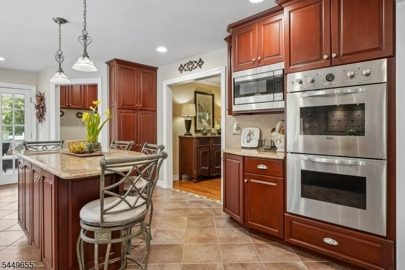 Photo of 9 Pitcairn Dr