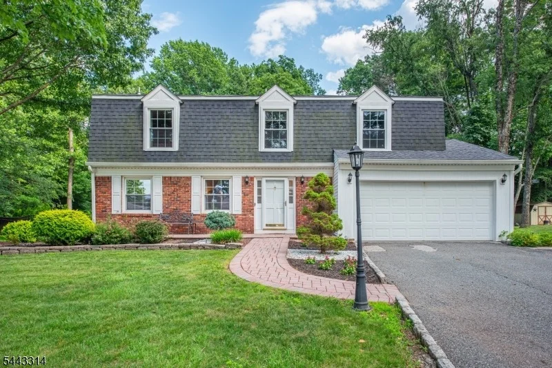 Photo of 37 Camelot Dr