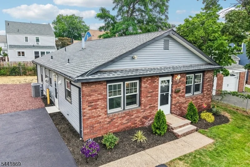 Photo of 95 Mitchell St