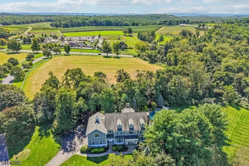 Photo of 5 Chesterfield Dr