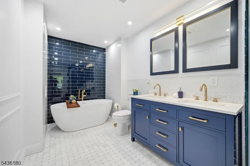 Photo of 281 Riverwalk Way