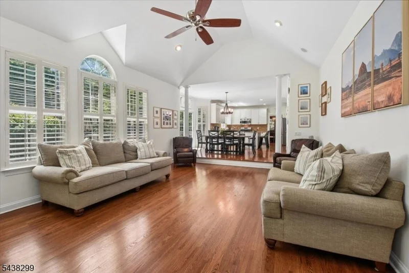 Photo of 7 Donna Ln