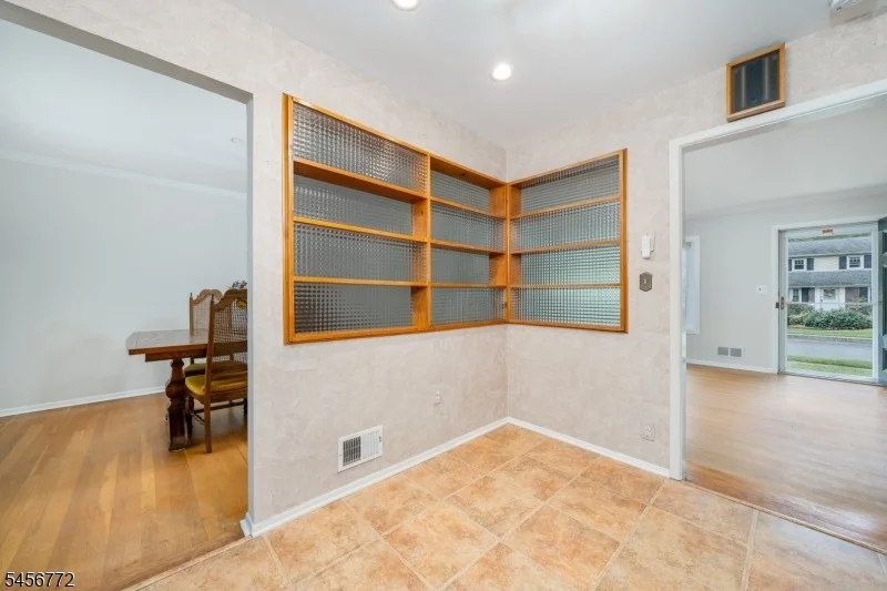 Photo of 43 Roosevelt Ave